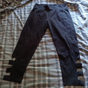 Fortitude activewear stretchy yoga or jogging leggings. Black accents on sides